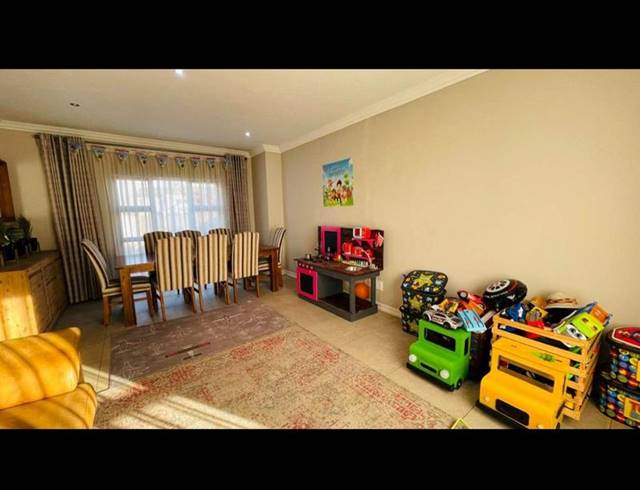 3 BEDROOM HOUSE FOR SALE IN MIDSTREAM ESTATE